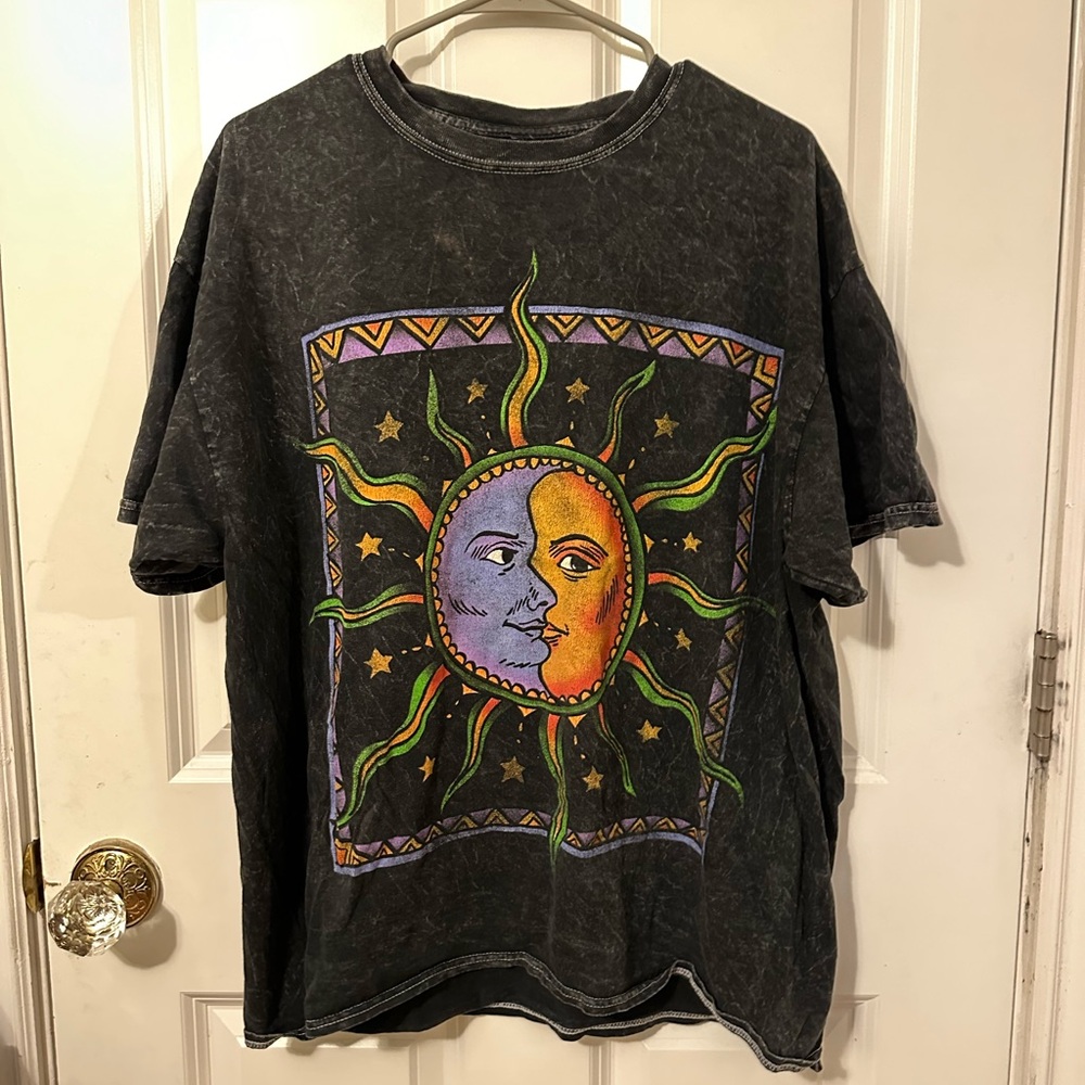 XL Pacsun sun and moon retro graphic t-shirt